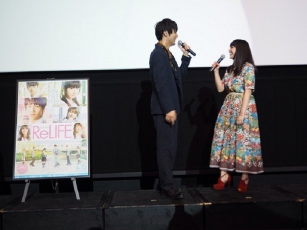笑顔で撮影を振り返る中川大志と平祐奈