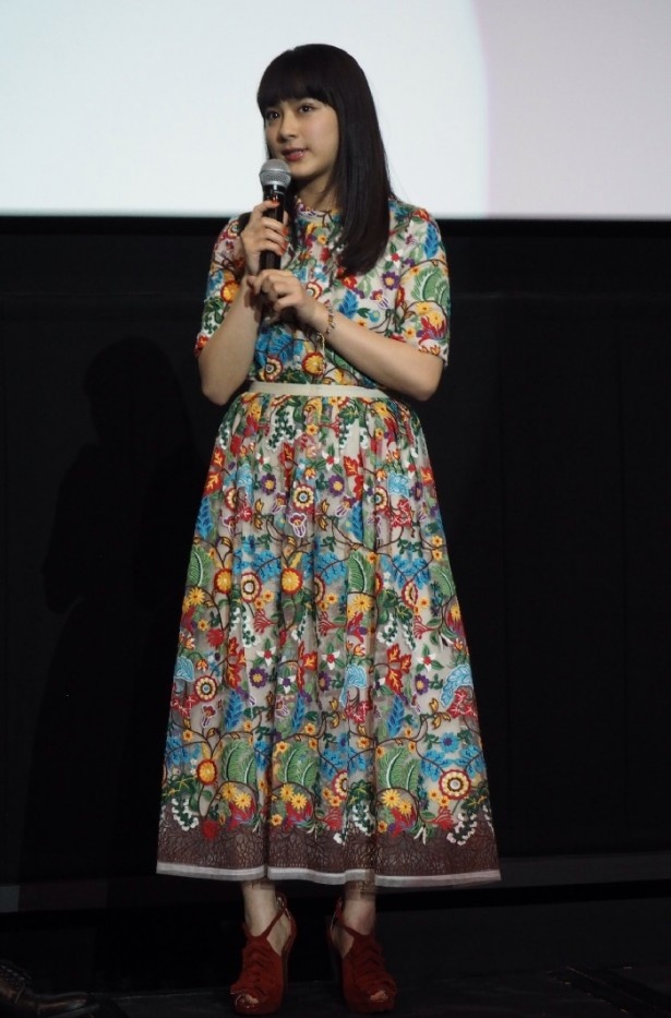 本作では笑顔を封印し、ニタリ顔に挑戦した平祐奈