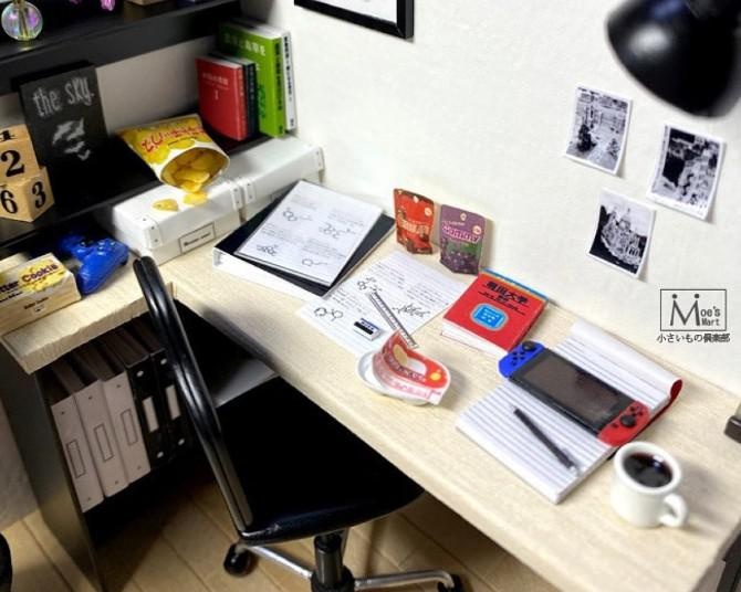 ミニチュアサイズの「誘惑の多い受験生の部屋」がリアル！作家の“あったらいいな”が詰まった世界