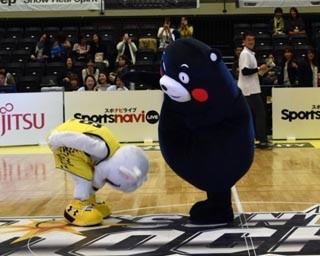 クロックスの復興支援、くまモンが渋谷に現る！