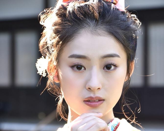「仮面ライダーリバイス」のヒロイン役で話題！井本彩花「来年は本格的にアクションの勉強もしたいなと考えています」