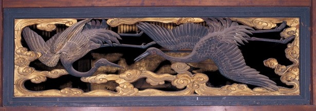 鴻の間(国宝)では、雲間を飛ぶ鴻が透かし彫りにされた精緻な欄間が見どころ/西本願寺
