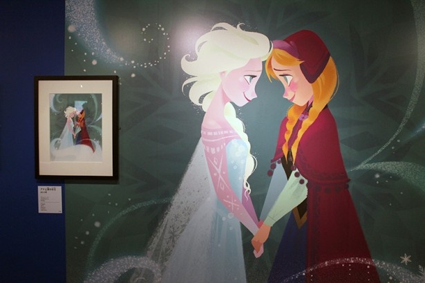 背景パネルと同じコンセプトアートが展示された『アナと雪の女王』のブース