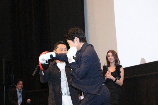 アクショントレーニングの様子を実演!