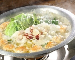 大ヒット鍋が進化！トリプルスープで食べる「生つくね塩もつ鍋」