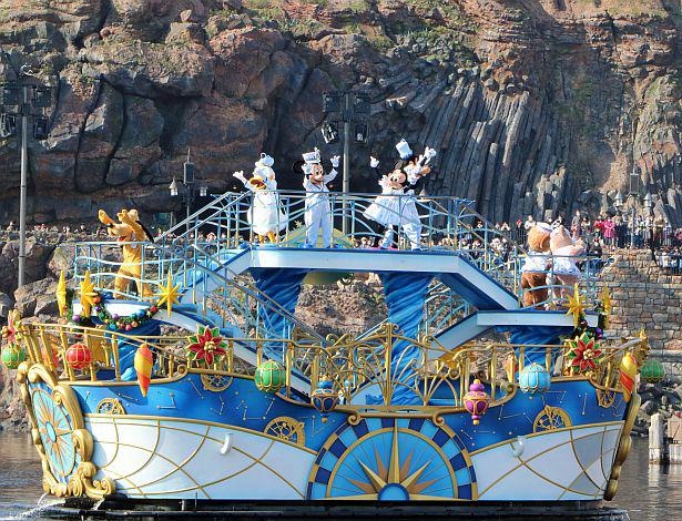 画像8 11 東京ディズニーシーで周年記念の水上グリーティングを公演中 幸せのポーズ でダンスしよう ウォーカープラス