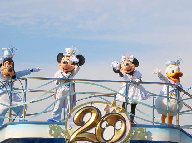 画像3 11 東京ディズニーシーで周年記念の水上グリーティングを公演中 幸せのポーズ でダンスしよう ウォーカープラス