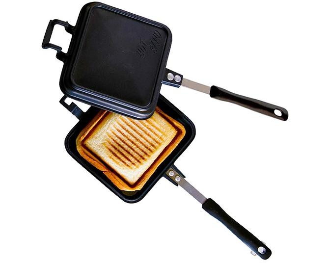 【41%OFFで1658円！Amazonセール特価】アイリスオーヤマのホットサンドメーカーがお得！たくさんの具もしっかりはさむ回転軸