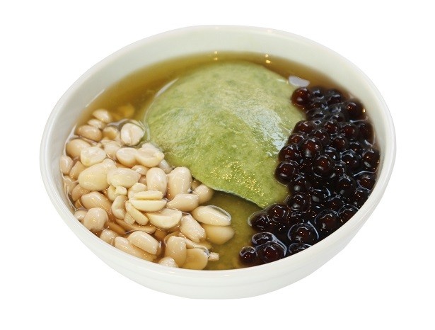 【写真を見る】「タピオカピーナッツ抹茶豆花 黒蜜つき」(税別700円)