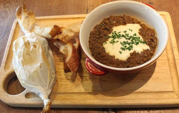 「kiri ダール・カレーディップ 旬野菜のロースト パピヨット包み」(1400円) ※ディナーのみ