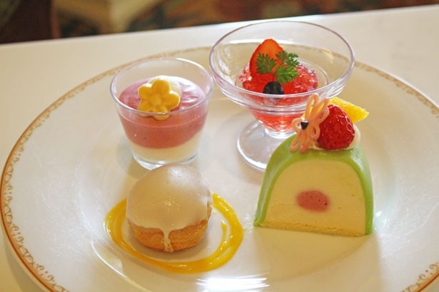 華やかな絶品スイーツも好きなだけ堪能！