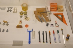 クレイ人形を作るのに使われた道具も展示