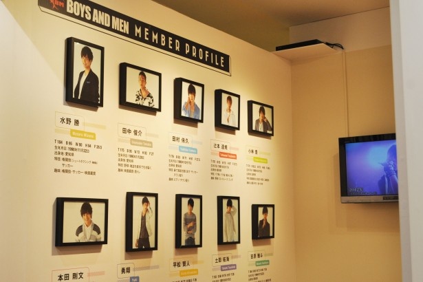 展示スペースの入り口にはメンバーのプロフィールが掲示