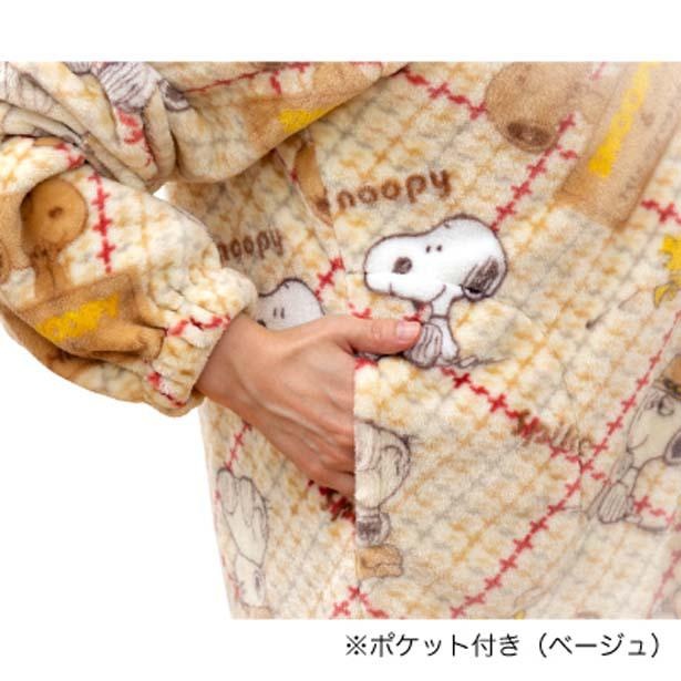 スマホなどを入れておけるポケット付き