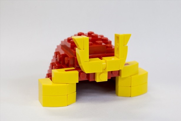 レゴ®認定プロビルダー・三井淳平さんが考案したレゴ®ブロックの兜
