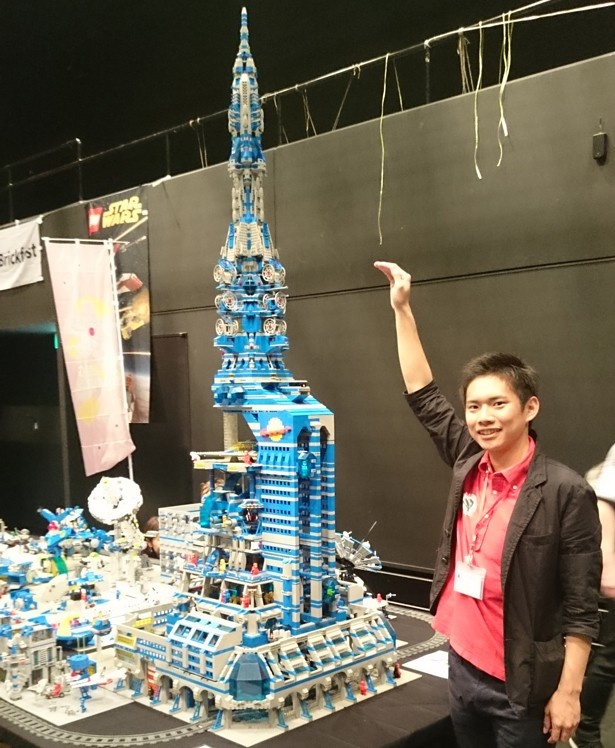 レゴ社から公式に認定された阪大レゴ部による全長2mの「スペースタワー」