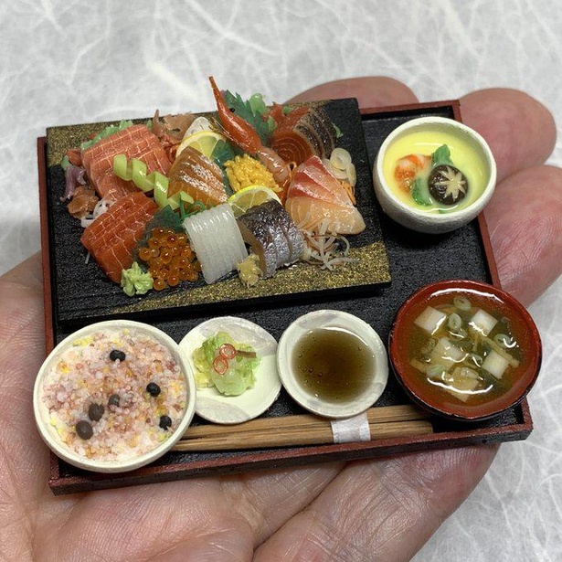 豪華な刺身定食のミニチュア