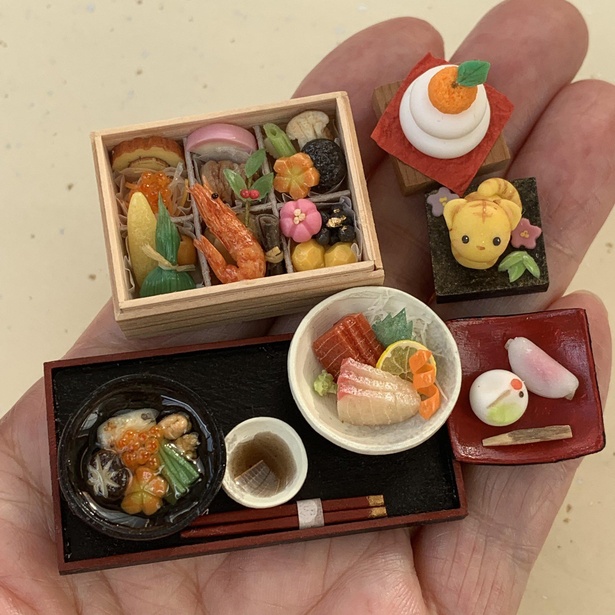 手の平サイズのおひとりさま用おせちセット