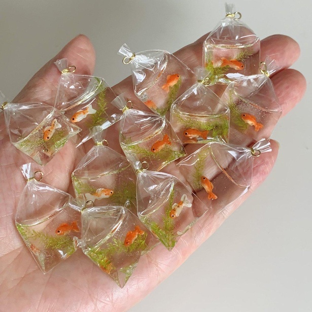袋入り金魚はアクセサリーとしても