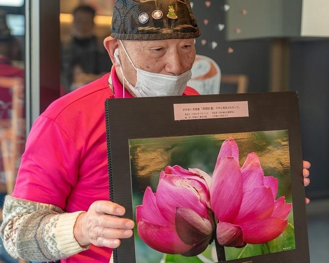 スターバックスで開催された“小さな写真展”が好評　そこに乗せた思いとは？