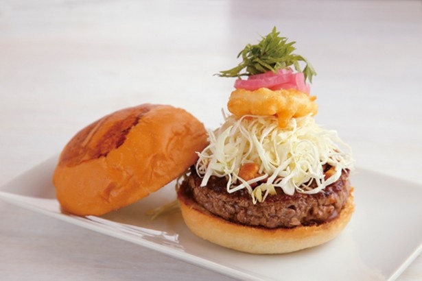 テリヤキソースベースの日本限定バーガー「SAMURAI BURGER」1490円