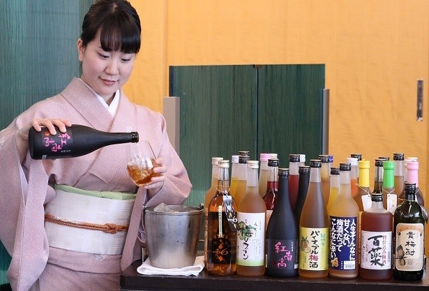 ウメの実を全ての料理に使用した、 全5品の「ミニ梅会席」(梅酒飲み放題付き、6000円)も