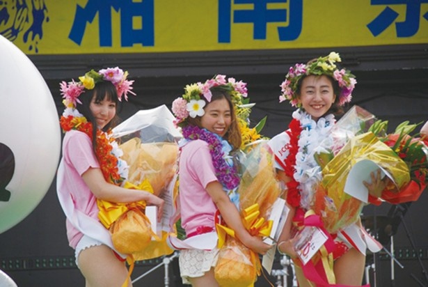 4月30日開催の「湘南ガールコンテスト」は、今年21回目となる人気企画。水着の美女たちが祭りに花を添える