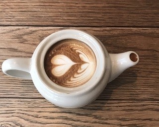 カップ持参でラテが無料！サードウェーブコーヒーのパイオニアが7周年