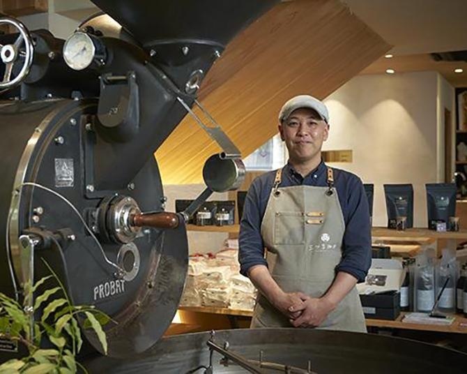コーヒーで旅する日本／関西編｜持ち前の職人気質と探求心で、コーヒーラバーの裾野を広げる「三ツ豆珈琲」