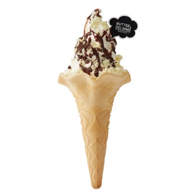 リッチなミルクソフトに、チョコフレークとチョコソースをトッピングした「ブルックリン サマー(レモン・チョコレート・ストロベリー)」(各480円)