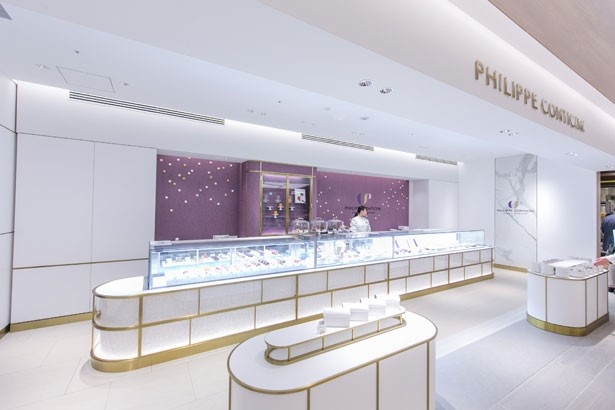 明るく洗練された雰囲気が漂う店内