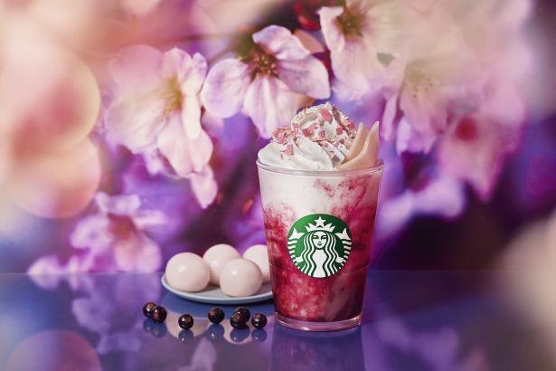 【写真】SAKURA第2弾のビバレッジとして、ライトアップされた幻想的な夜桜をイメージした「さくらカシス ストロベリー 白玉 フラペチーノ(R)」も販売される