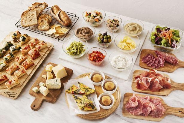 「アペリチェーナ」のメニュー一例。イタリア産のハムやチーズ、イタリア家庭料理がそろう