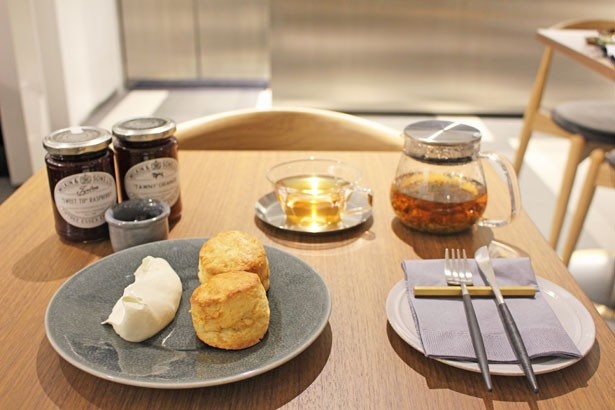 紅茶と相性の良い「イングリッシュスコーン ジャム＆ホイップクリーム」(750円)も用意