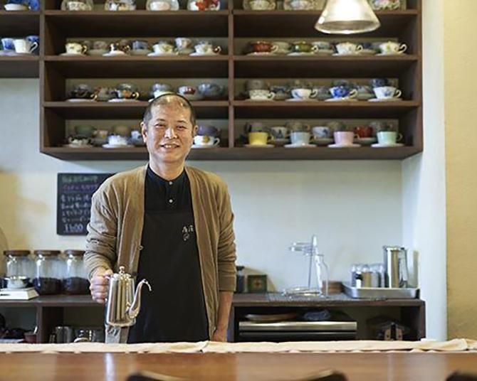 コーヒーで旅する日本／関西編｜濃密な一杯に、深煎り・ネルドリップの醍醐味を継承する「廣屋珈琲店」