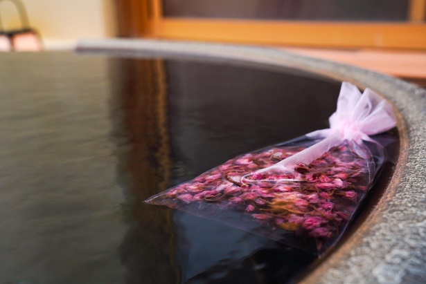 箱根小涌園 元湯 森の湯で開催される「桜の湯」