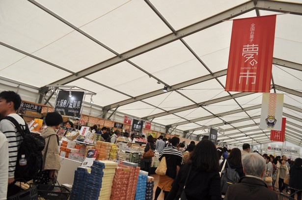 「全国お菓子夢の市館」には、早めの時間に立ち寄るのがおすすめ