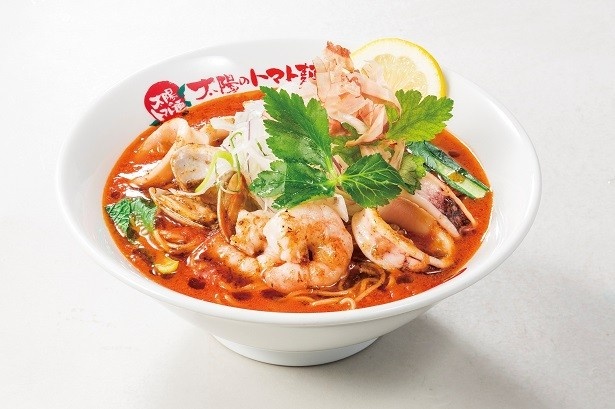 【写真を見る】魚介トマトスープにはトマトの旨味が“ギュっ”と詰め込まれている