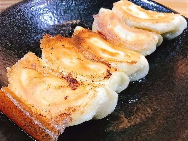 餃子の宮でんでん/「超(スーパー)でんでん餃子」(300円)