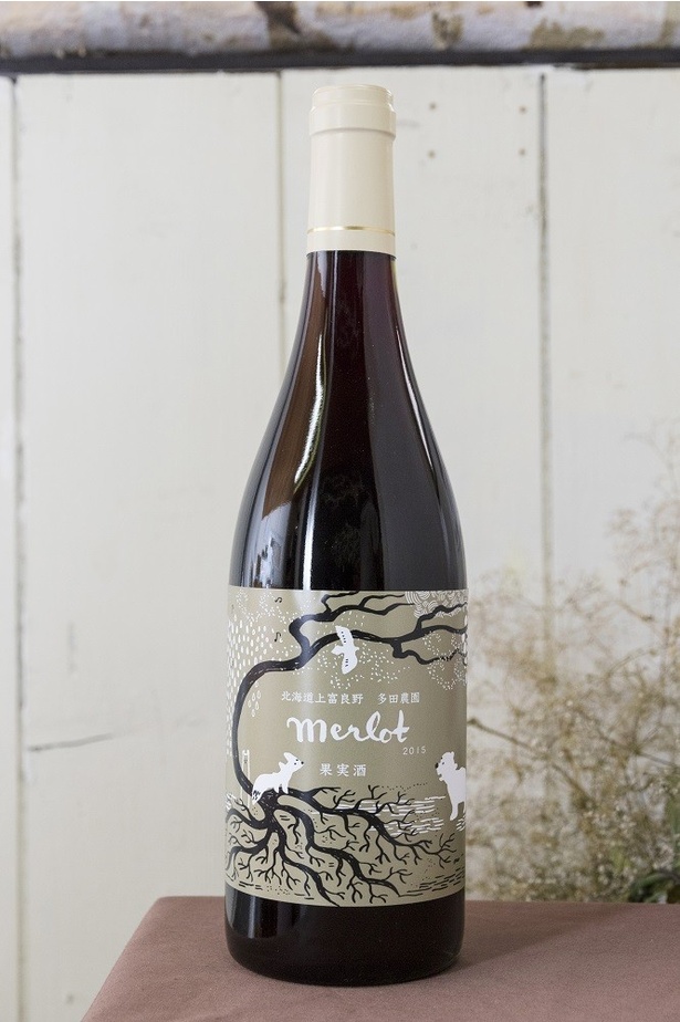 多田農園の2015年メルロ(赤)野生酵母。豊かな香りをたたえ、丸みのある風味で口当たりのやわらかなワイン