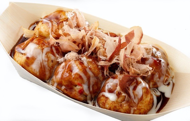 篠島産の新鮮なタコが入った「たこ焼き(ソース)」(6個500円)