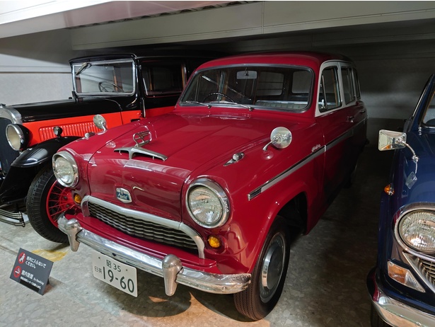オースチン A50(1960年／日本)。2枚ドアが主流のなか4ドアのバンを造り、最初のステーションワゴンとも評される