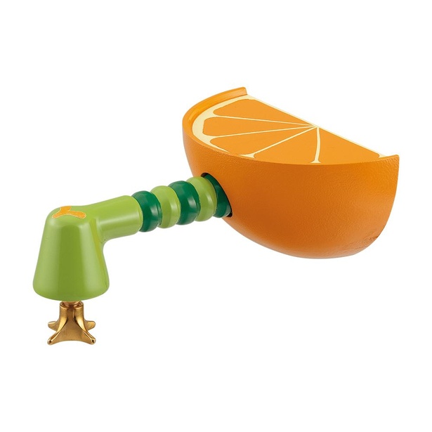 オレンジから青虫がはい出てきたところをイメージした衛生水栓(あおむし)。オレンジの部分にせっけんやソープディスペンサーを置くことができる