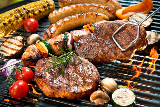 【写真を見る】手ぶらBBQのコースに加え、お肉の持ち込みOKなプランも！