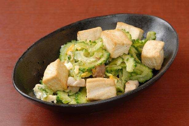 主に、島豆腐と野菜の炒め物が“チャンプルー”と呼ばれる。「ゴーヤチャンプルー」は沖縄の夏野菜・ゴーヤを使用
