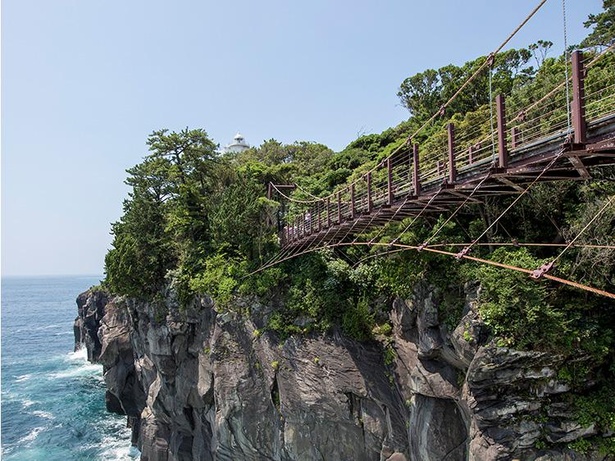 城ヶ崎海岸の門脇吊橋から水平線を眺めると、「地球は丸い！」を実感