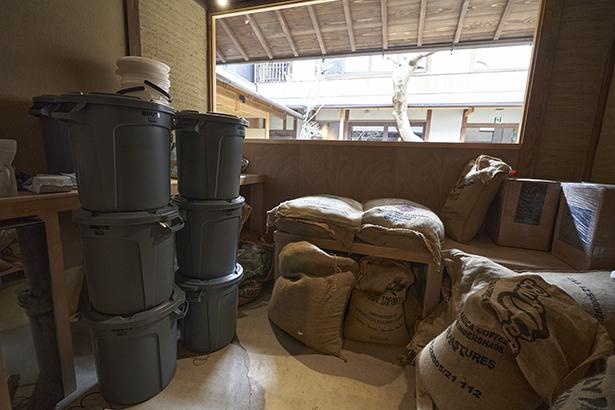 コーヒーの品質管理に欠かせない、空調管理ができる生豆の保管室