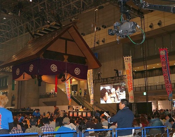 大相撲一行250名が集結する大相撲 超会議場所 Supported by カップヌードル」