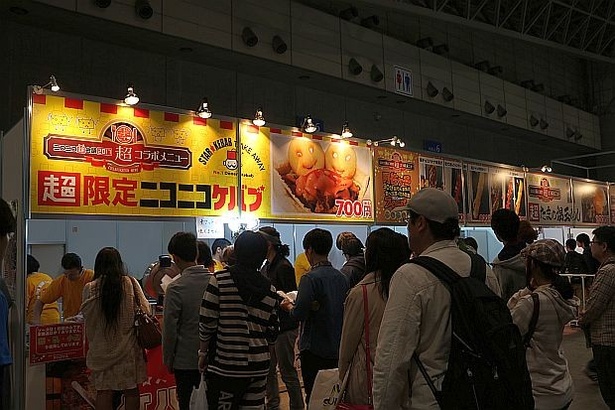 「超会議限定！ニコニコケバブ」の店前には行列が
