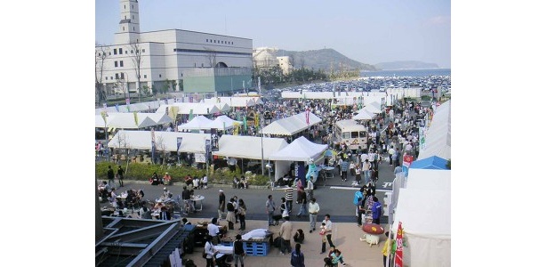 「ムラの収穫祭」で伊勢エビの大鍋を食べよう！
